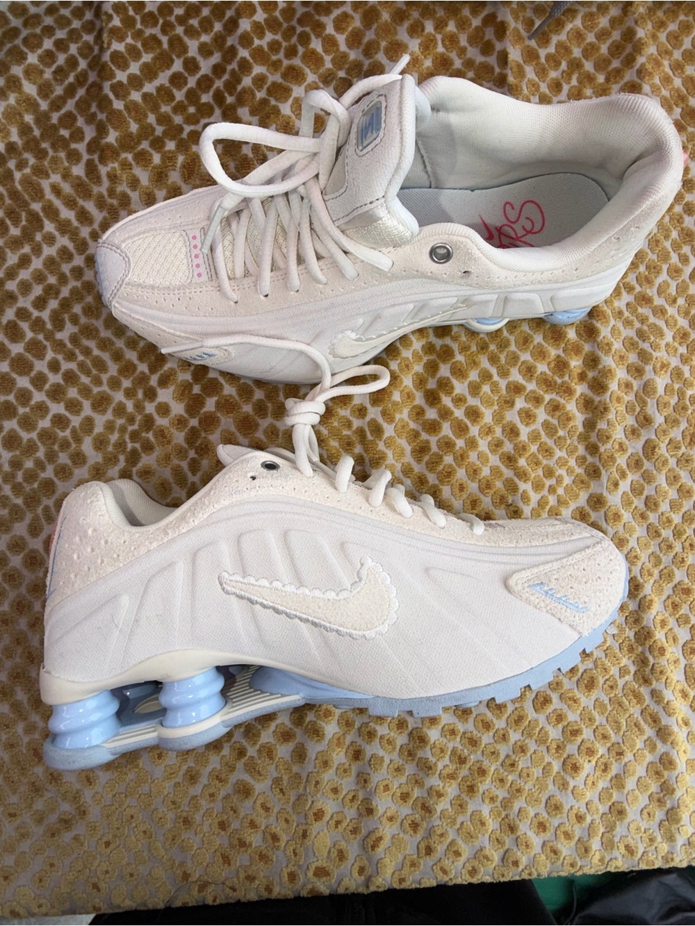 Nike Wmns Shox R4 SE 'Pale Ivory Ornate Swoosh'